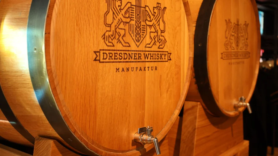 Hellinger Dresdner Whisky-Manufaktur MARTINI alkoholfrei Edition im Aktionspaket mit Schweppes| HFS Getränke